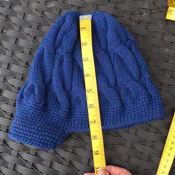 Hand Knit Messy Bun Hat/Toque - Picture 6 of 6